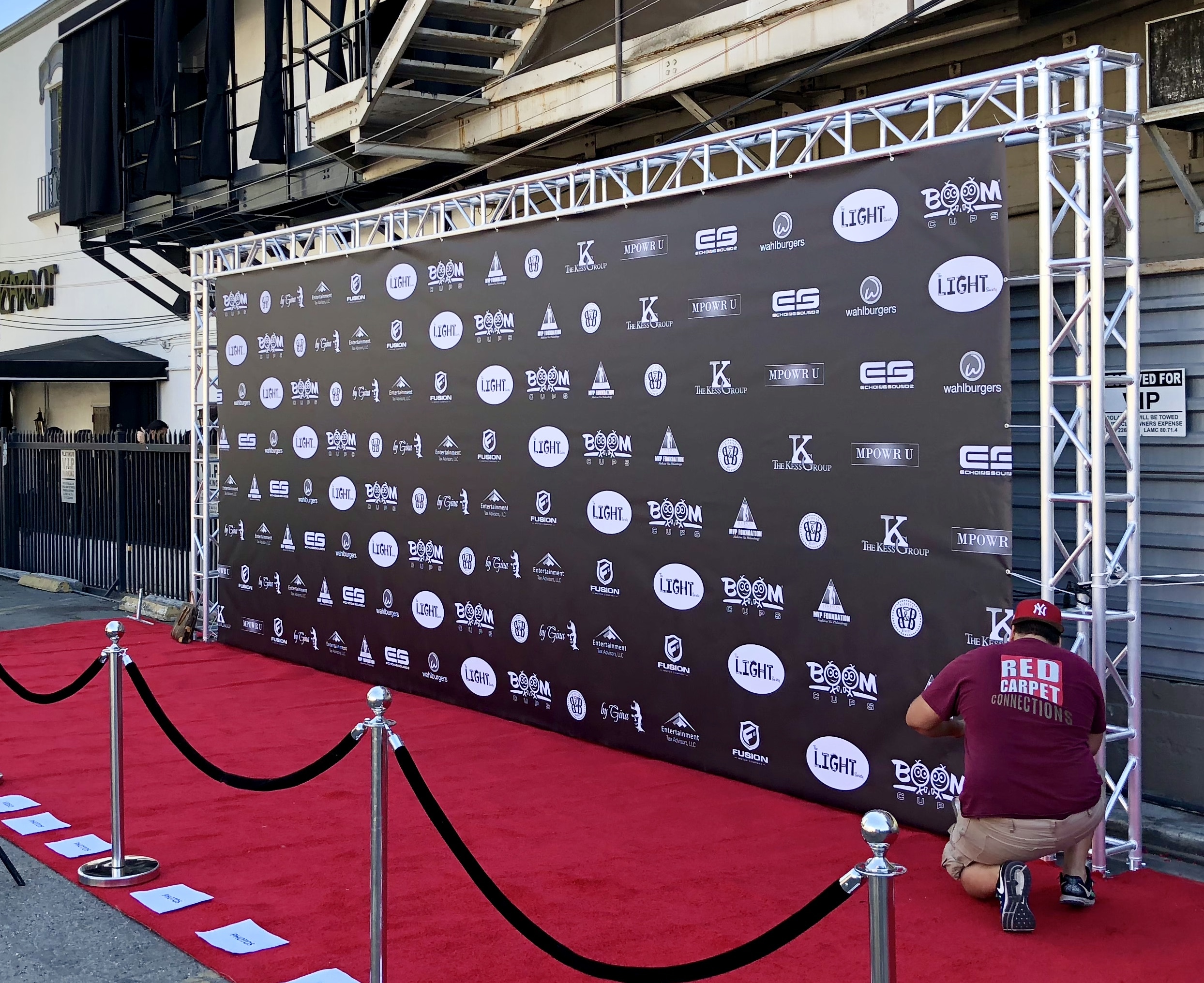 Step and repeat backdrop laderimages